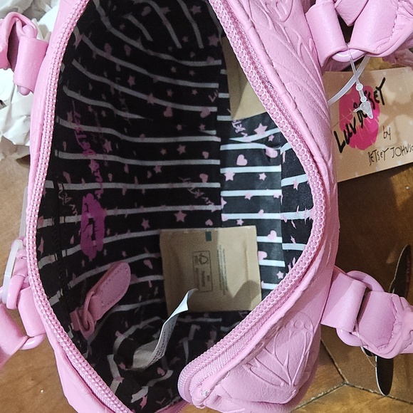 BETSEY JOHNSON PINK EMBOSSED BUTTERFLY BARREL CROSSBODY w/FLUFFY HEART TASSEL - Picture 10 of 10